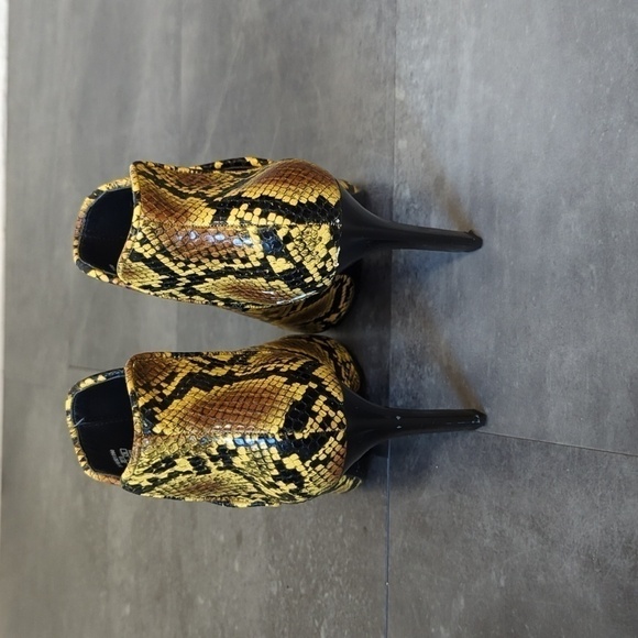 Zara Snakeskin Print Pointy Toe Heel Bootie Yellow Black 37/8 animal chic hip - Picture 5 of 11